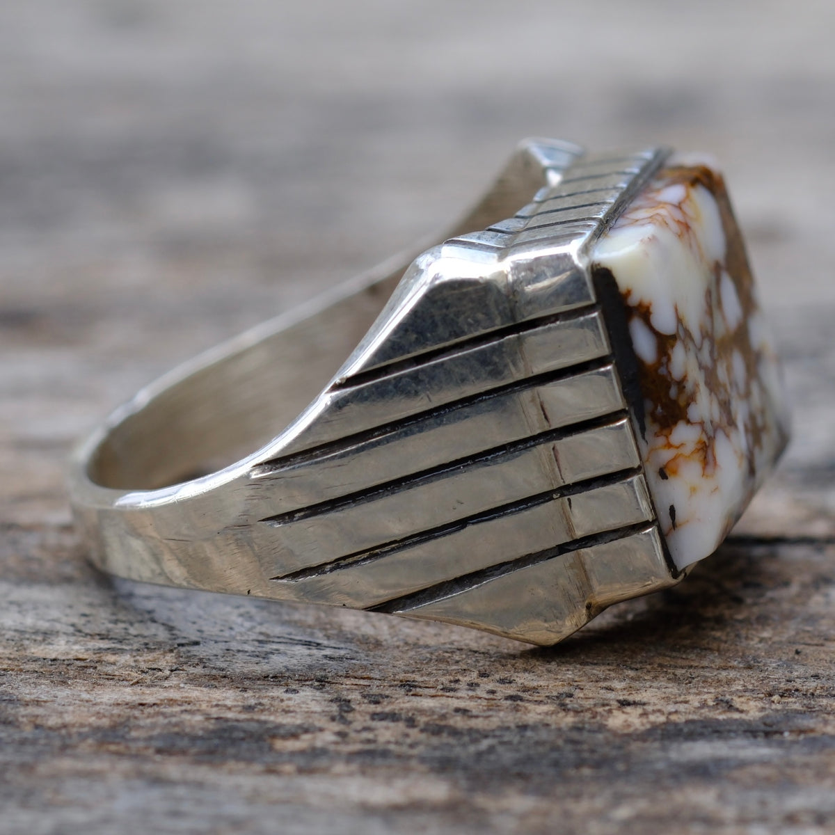 Vintage Sterling White Buffalo Ribbed Band Ring 8.75