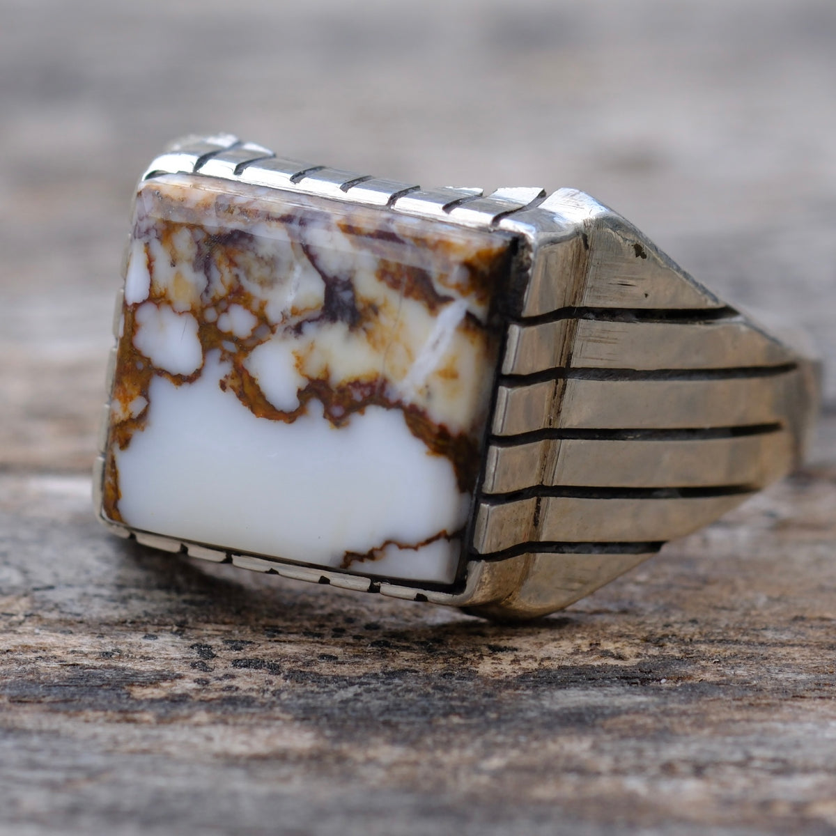 Vintage Sterling White Buffalo Ribbed Band Ring 12.75
