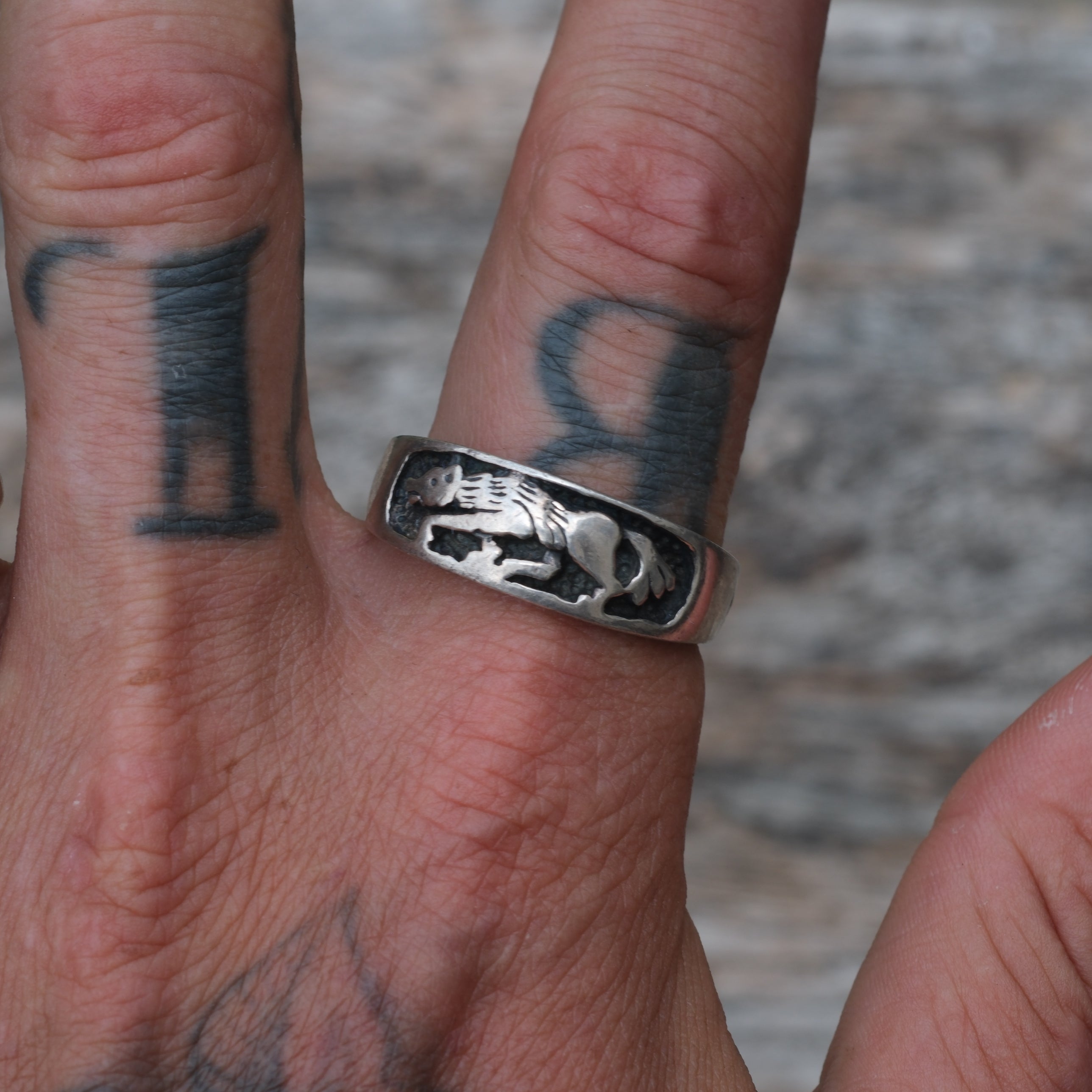 Vintage Sterling Silver Wolf Band Ring 13.25