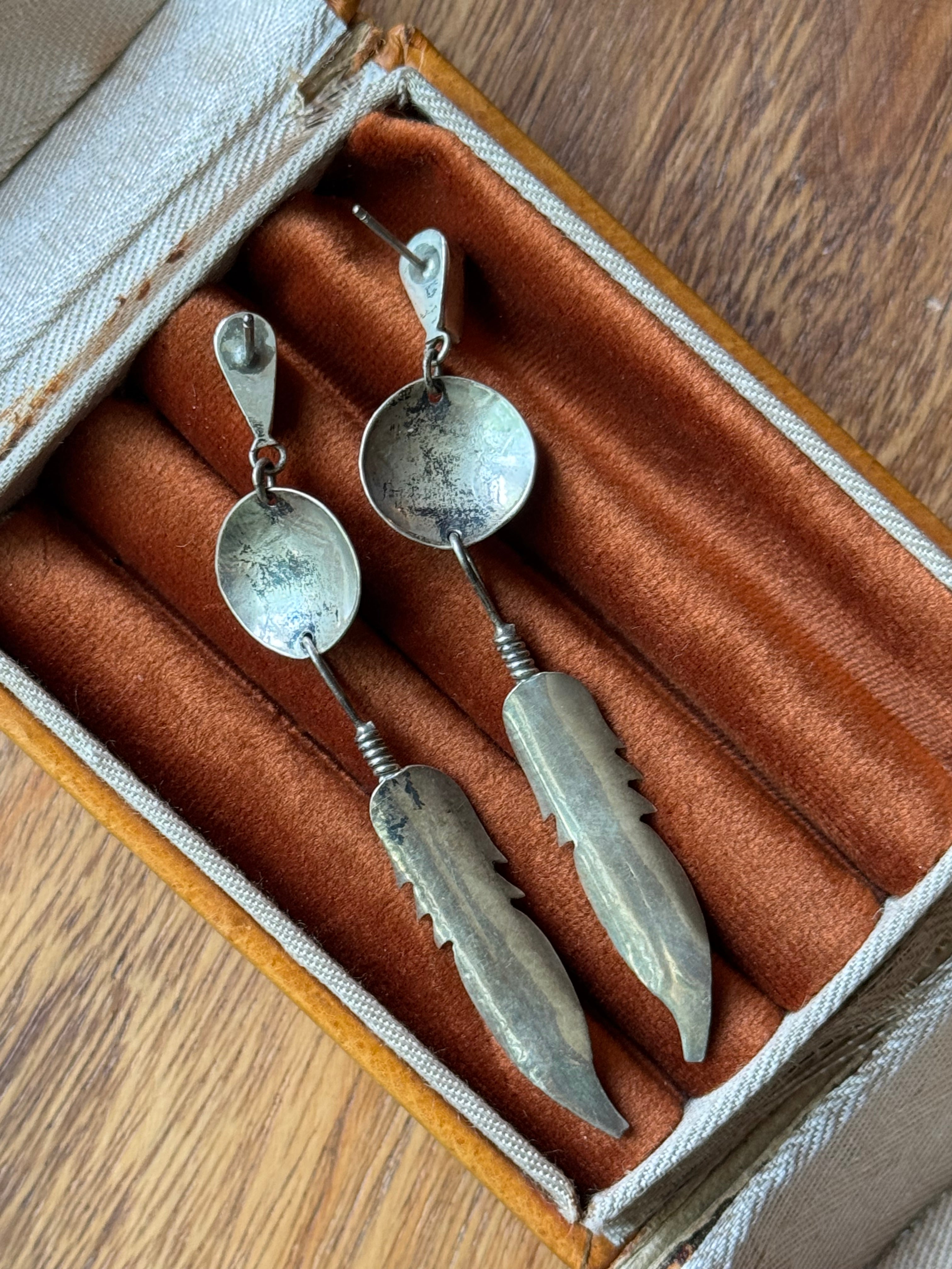 Vintage Sterling Silver Mother Of Pearl Concho Feather Earrings