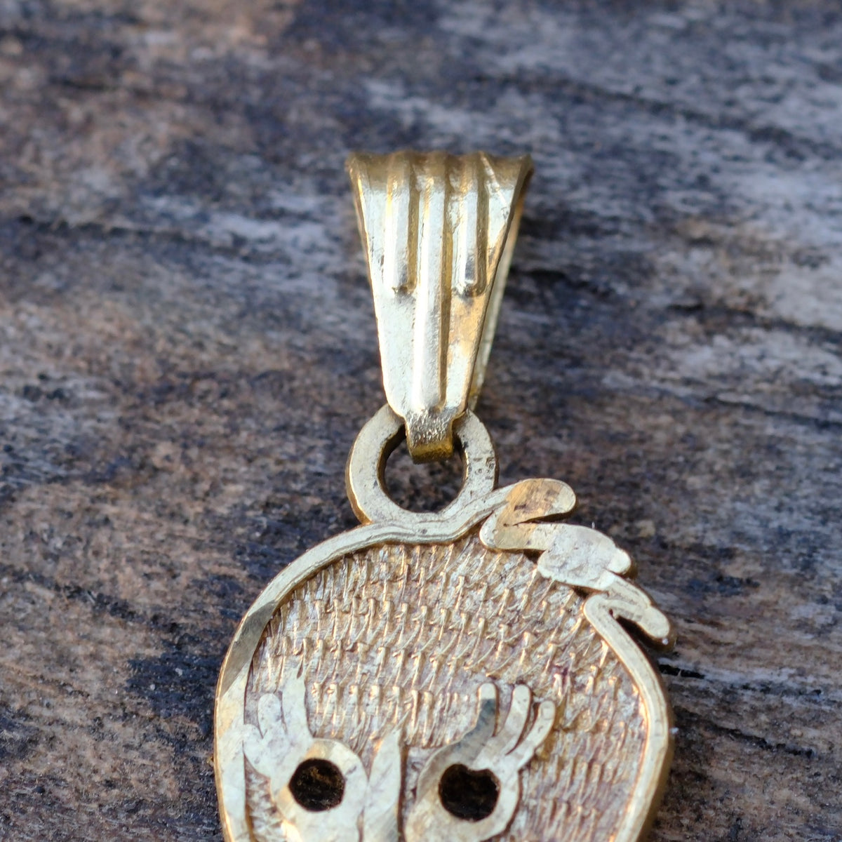 Vintage 14K Gold Tweedy Pendant .75"