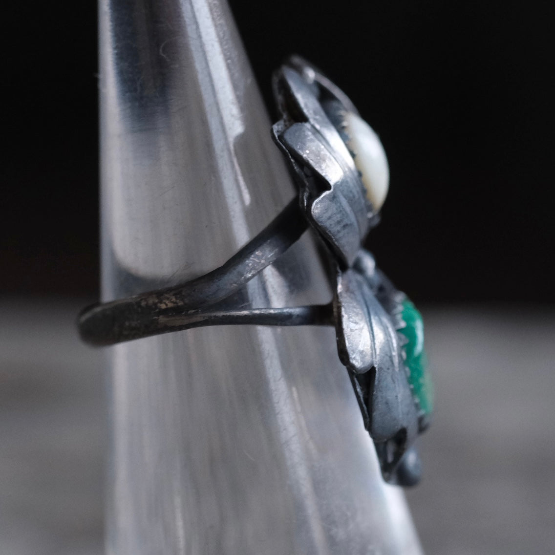 Vintage Sterling Turquoise and Mother Of Pearl Ring 4