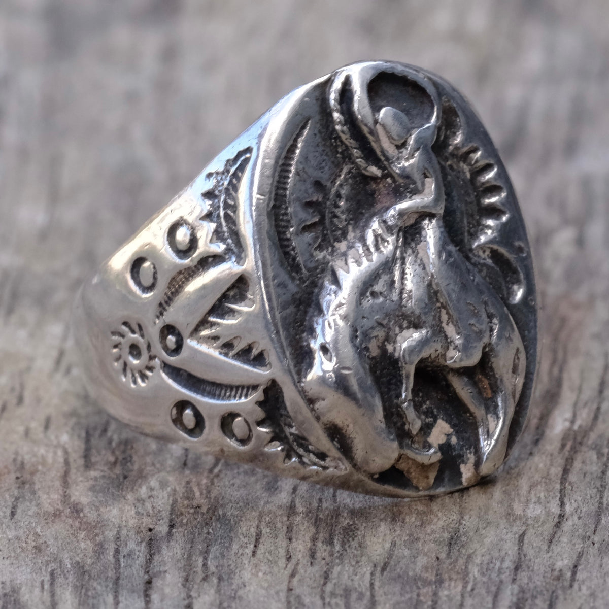 Vintage Sterling Bucking Bronco Stamped V Ring 11.25