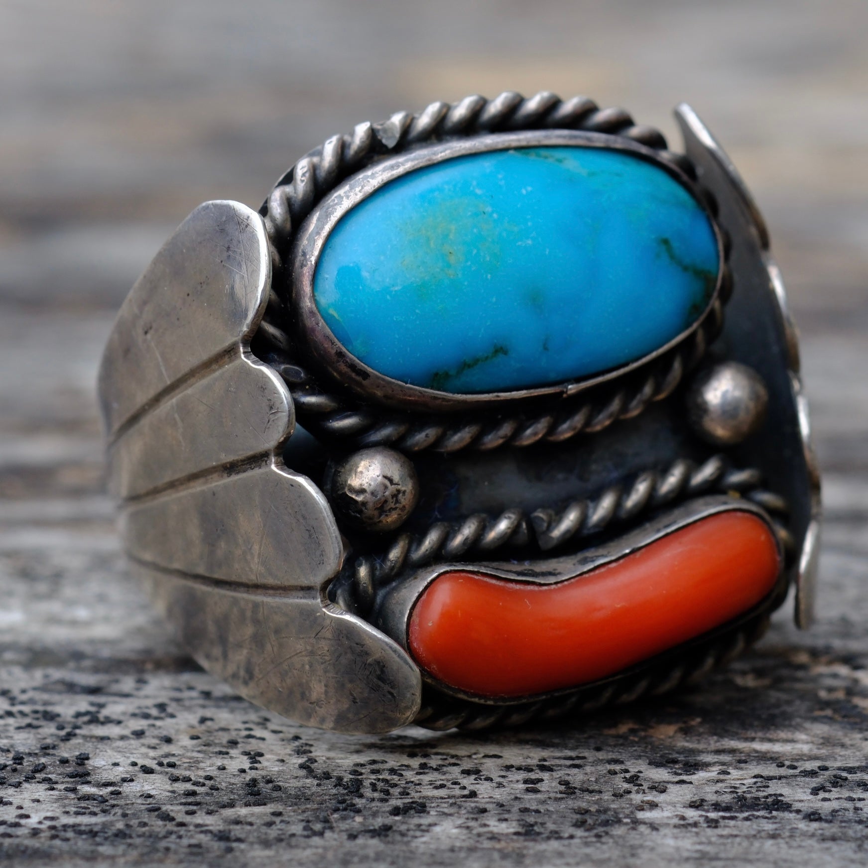 Vintage Sterling Turquoise and Coral Ribbed Band Ring 7.75
