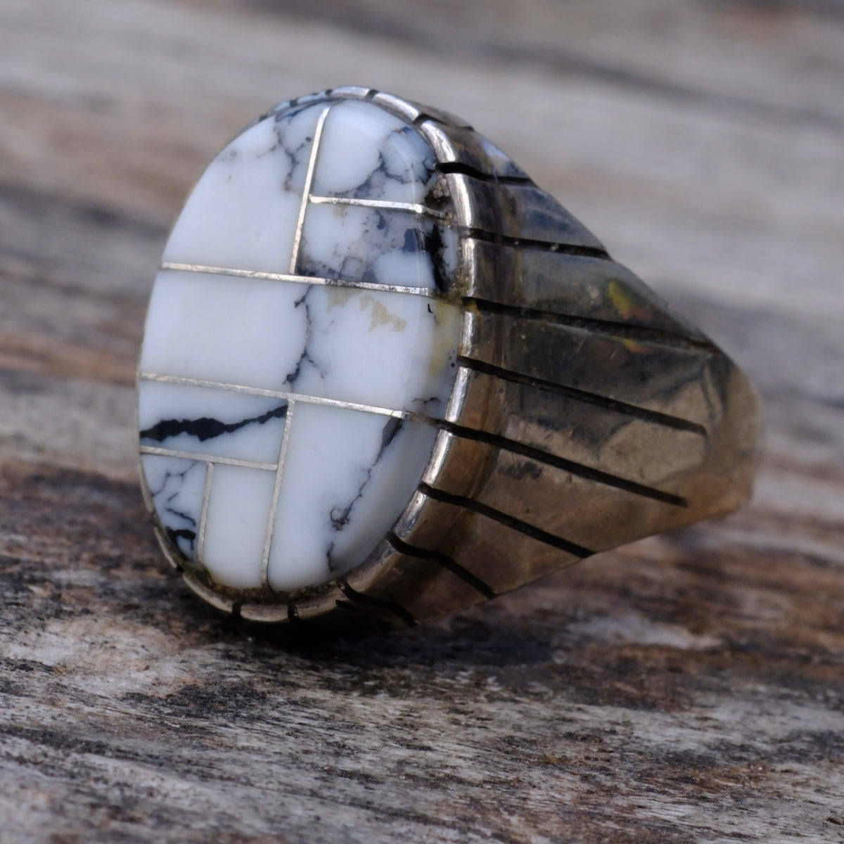 Vintage Sterling White Buffalo Inlay Ribbed Band Ring 9.75