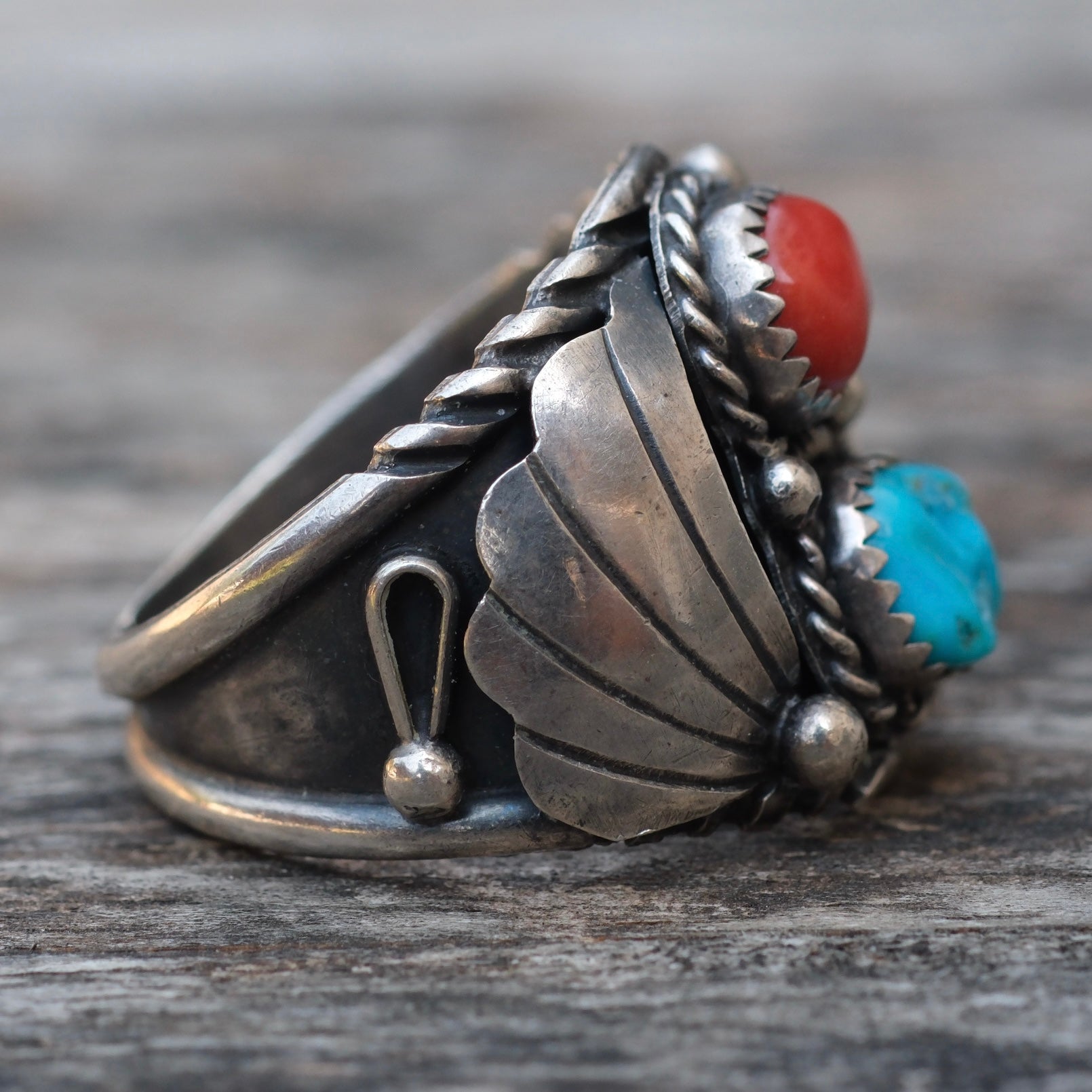 Vintage Sterling Turquoise and Coral Ribbed Band Ring 12.25