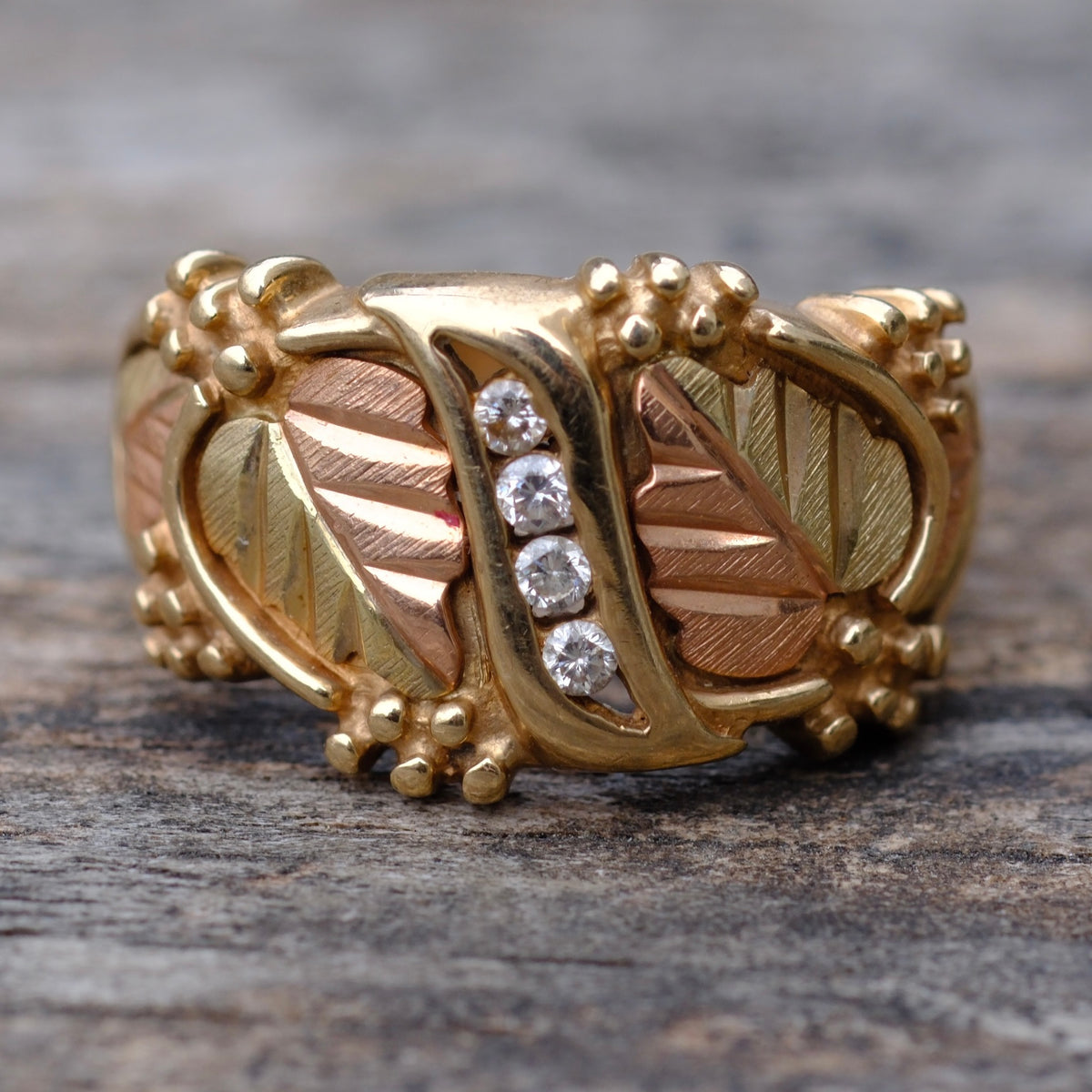 Vintage 10K Solid Gold and Diamond Leaf Ring 5