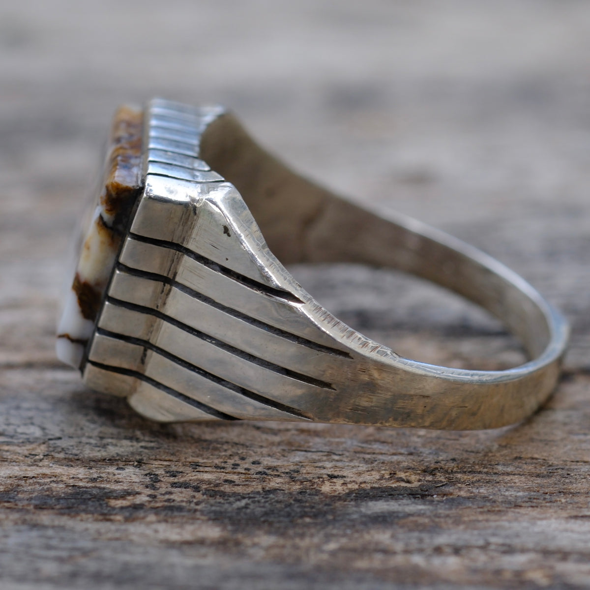 Vintage Sterling White Buffalo Ribbed Band Ring 12.75