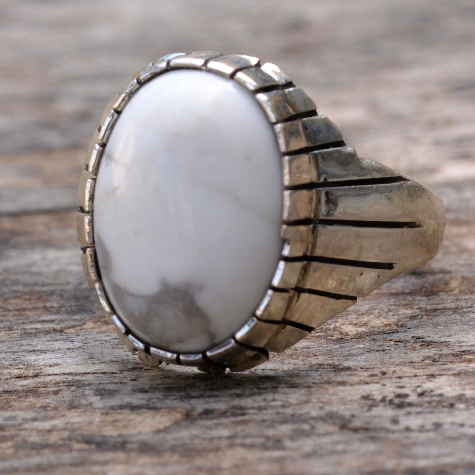 Vintage Sterling White Buffalo Ribbed Band Ring 12