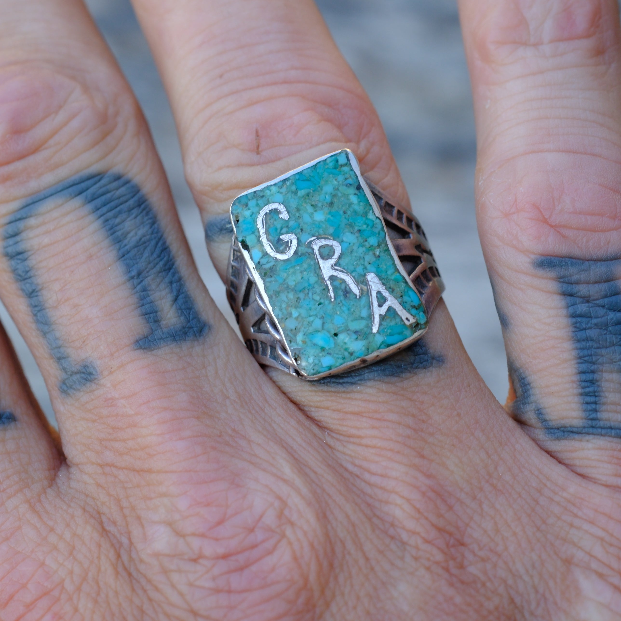 Vintage Sterling Crushed Turquoise Inlay Initial Ring 8.5
