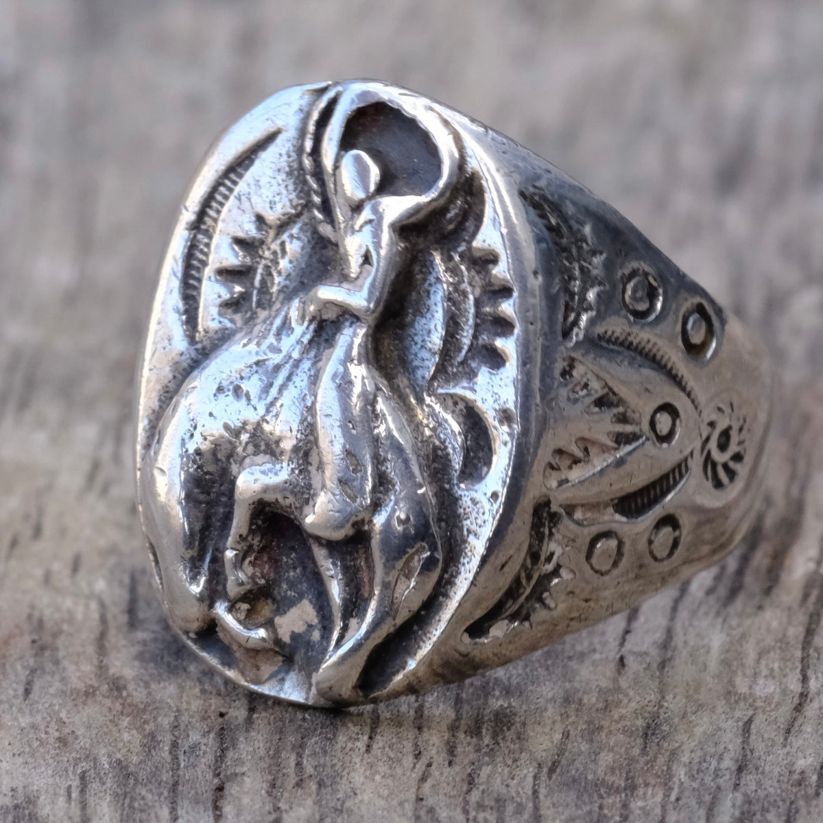 Vintage Sterling Bucking Bronco Stamped V Ring 11.25