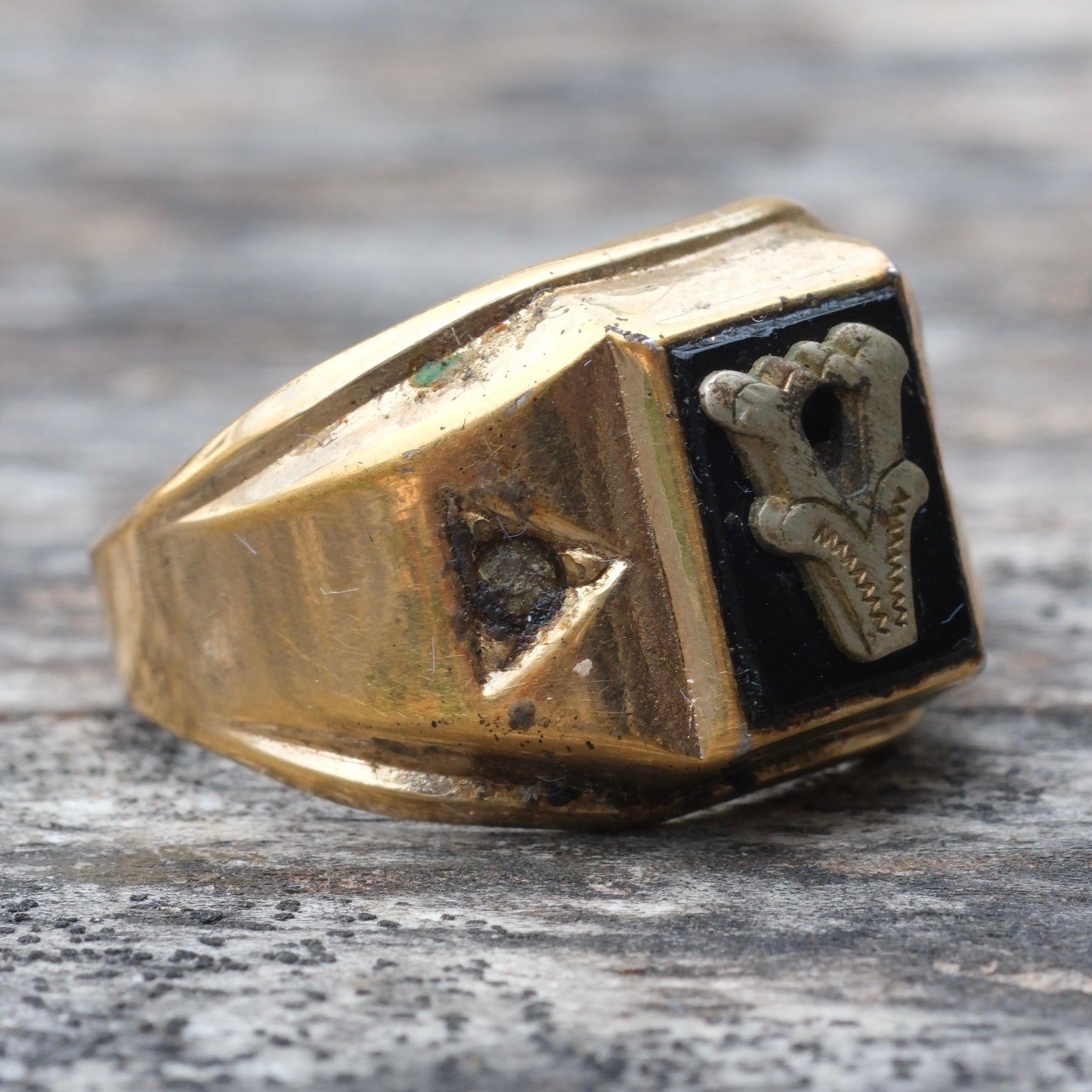 Vintage GoldToned V Initial Signet Ring 7