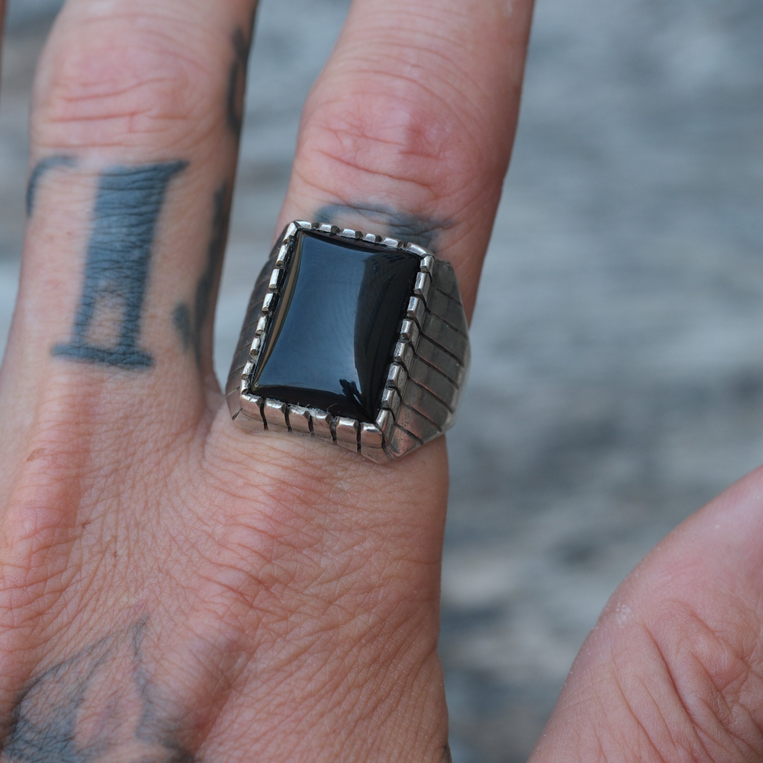 Vintage Sterling Onyx Ribbed Band Ring 10.5