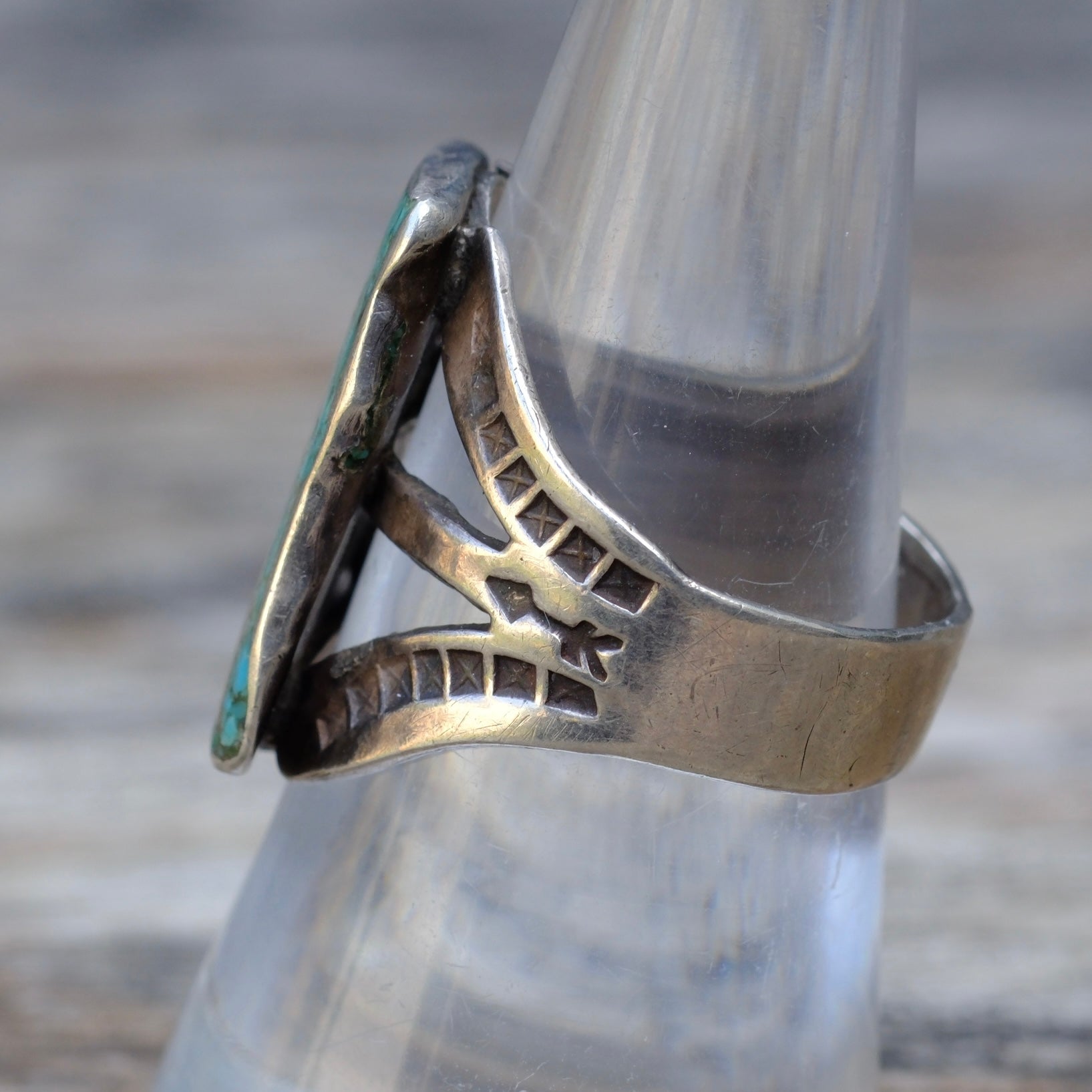 Vintage Sterling Crushed Turquoise Inlay Initial Ring 8.5