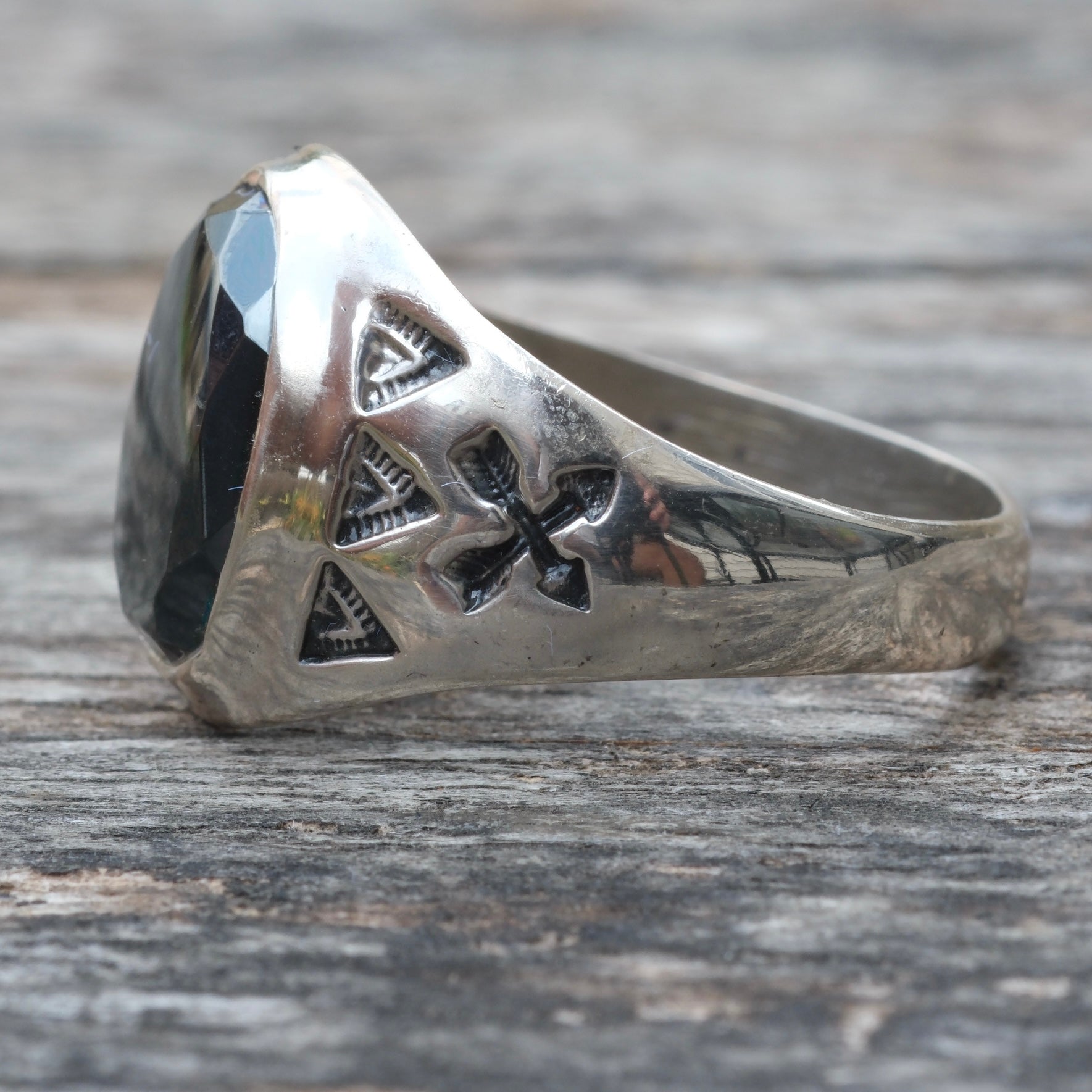 Vintage Sterling Hematite Stamped Arrows Ring 11.75