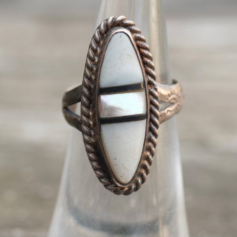 Vintage Sterling mother Of Pearl and Onyx Inlay Ring 5.25
