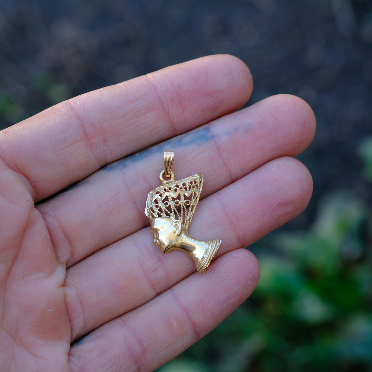 Vintage 14K Gold Nefertiti Pendant 1"