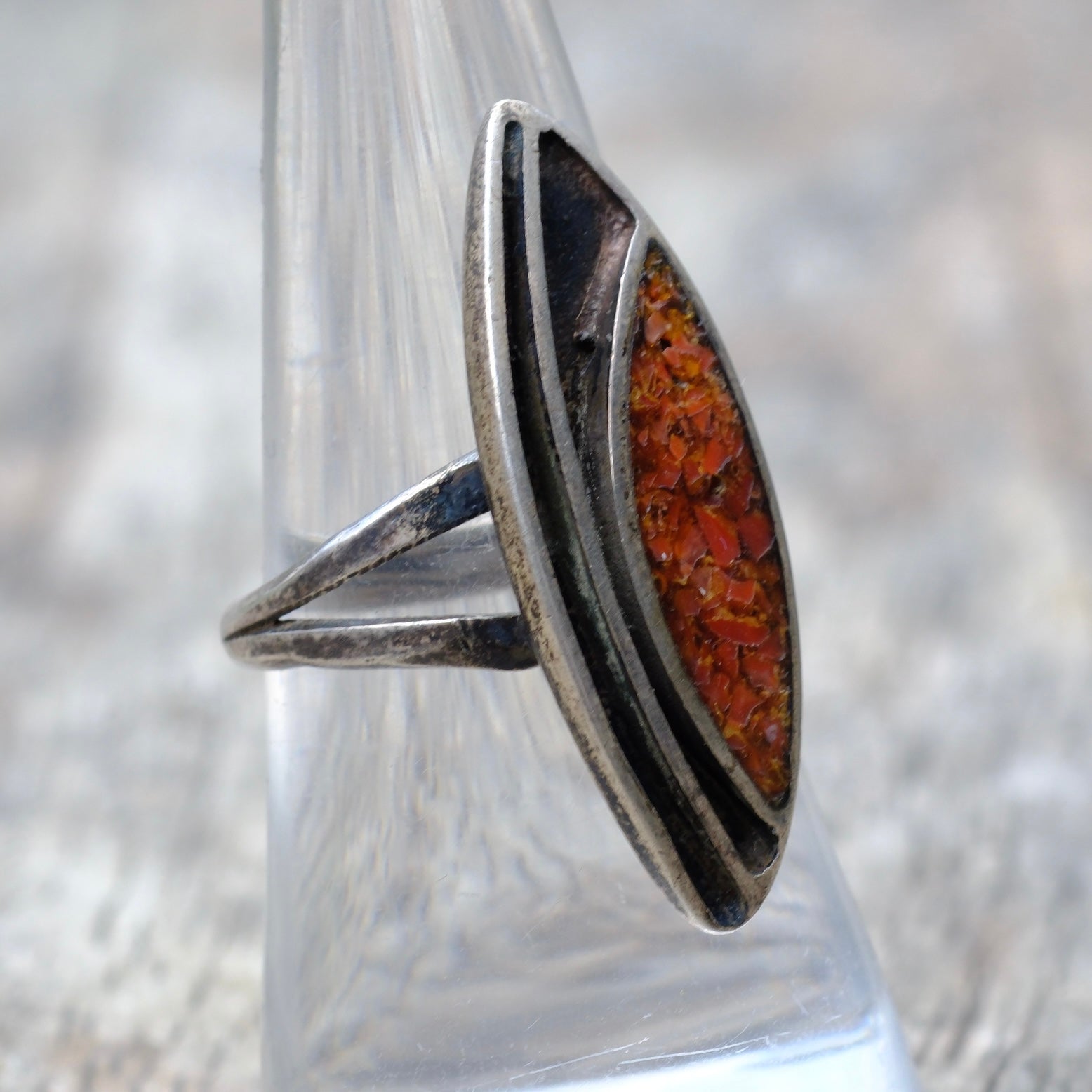 Vintage Sterling Silver Crushed Coral Inlay Shield Ring 7.5