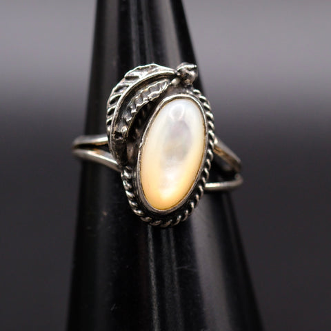 Vintage Sterling Mother Of Pearl Feather Ring 4.5