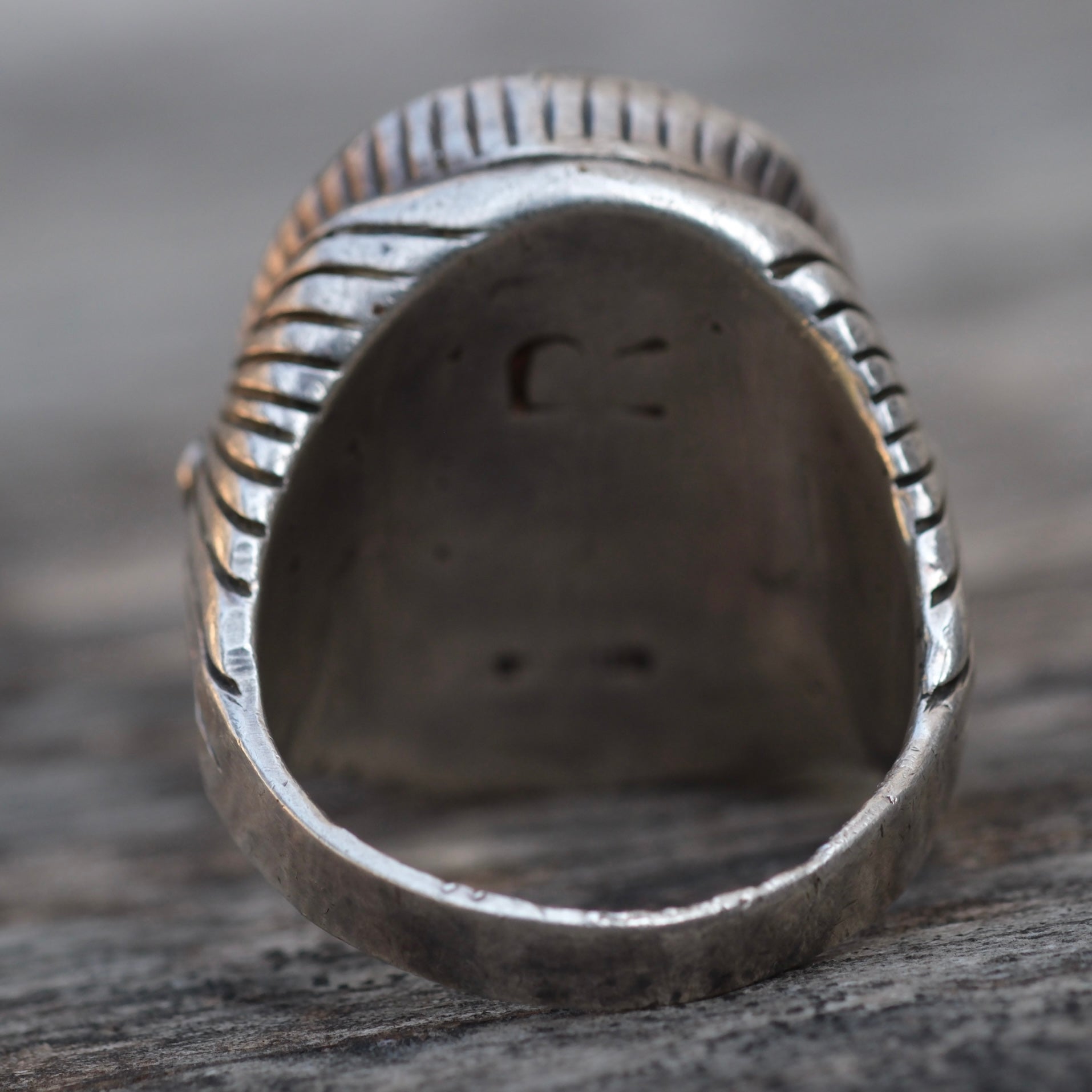 Vintage Sterling White Buffalo Ribbed Band Ring Ring 12.75