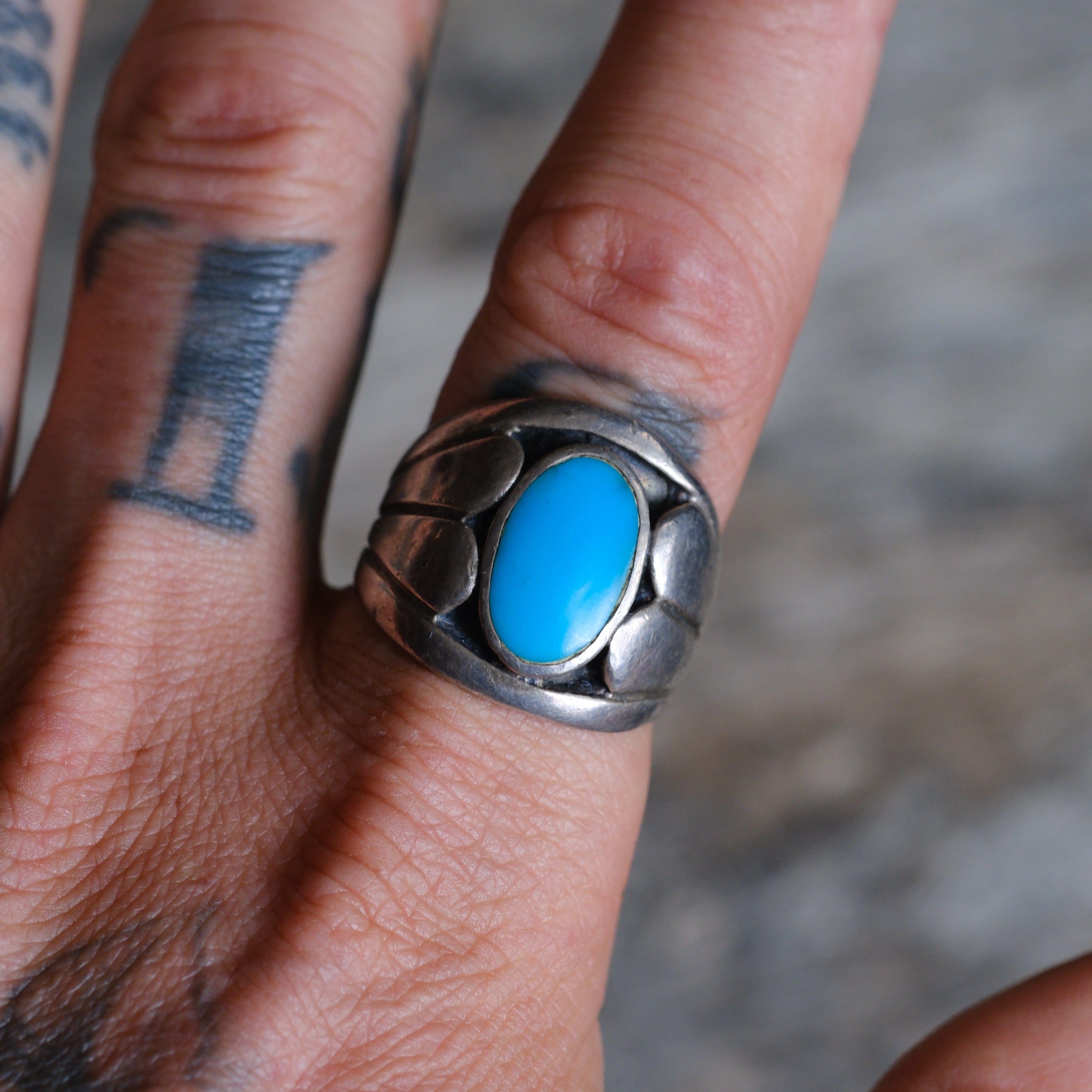 Vintage Sterling Turquoise Ribbed Band Ring 11.75