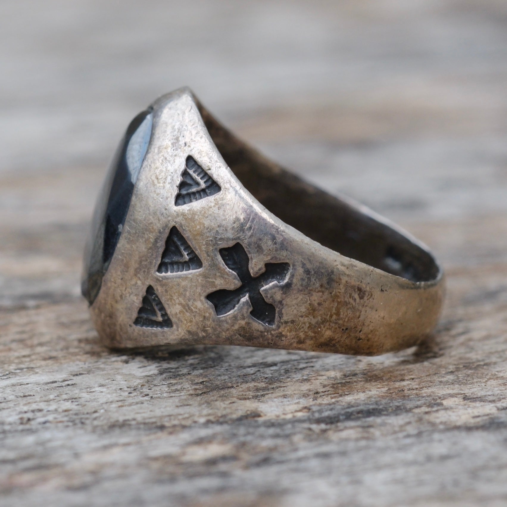 Vintage Sterling Hematite Stamped Arrows Ring 8
