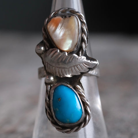 Vintage Sterling Turquoise and Oyster Feather Ring 6.75