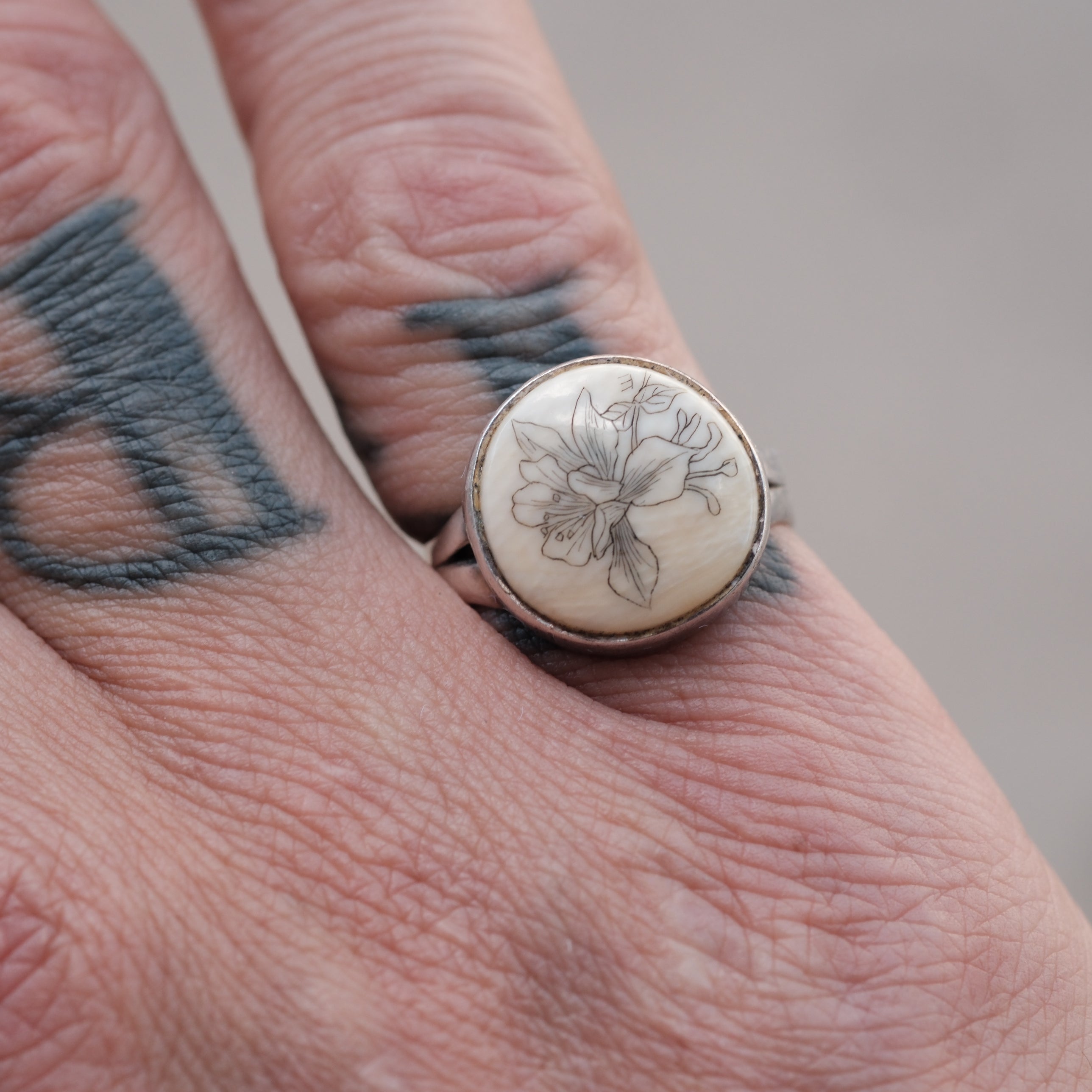 Vintage Sterling Scrimshaw Flower Ring 6.75