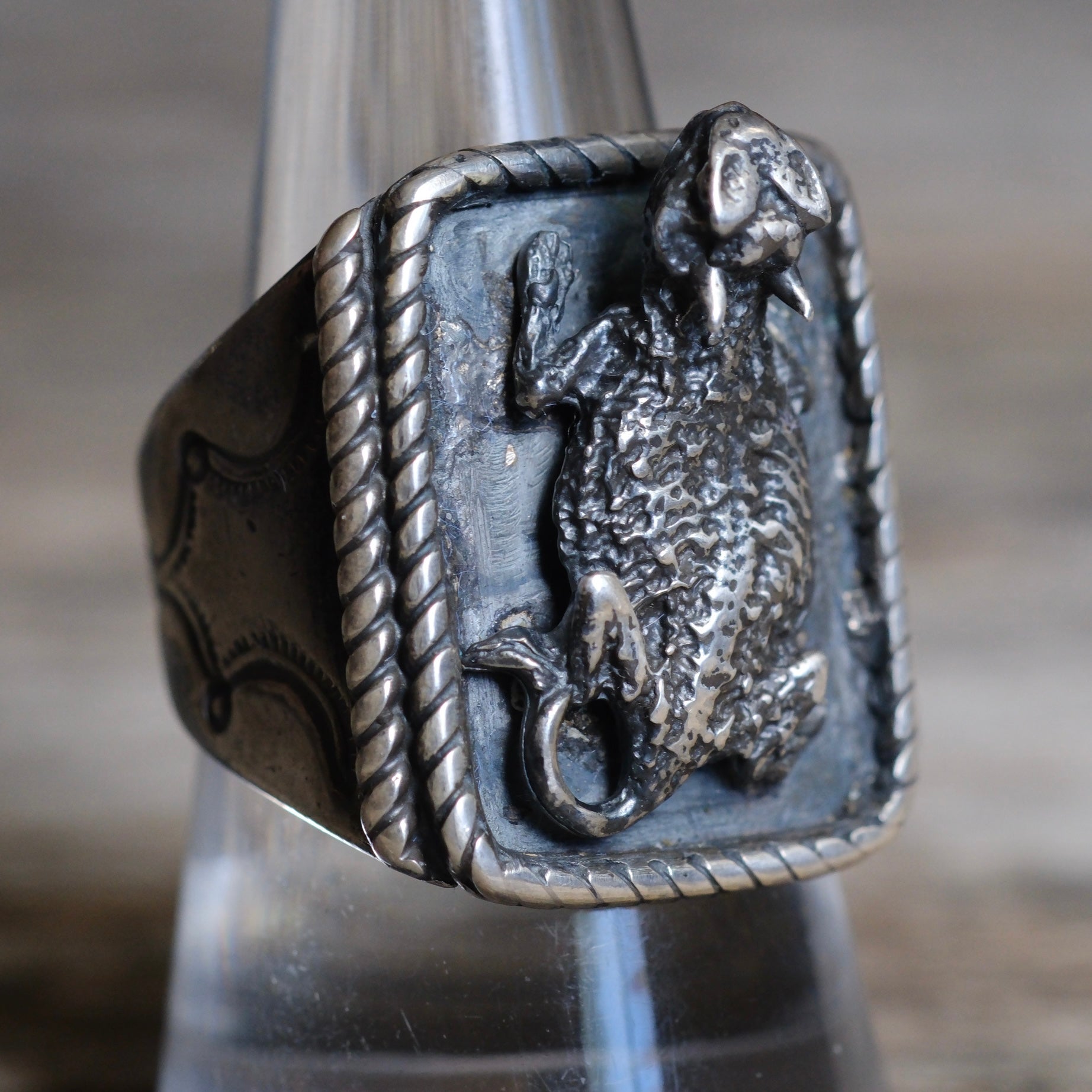 Vintage Sterling Silver Southwestern Lizard Stamped Band Ring 9