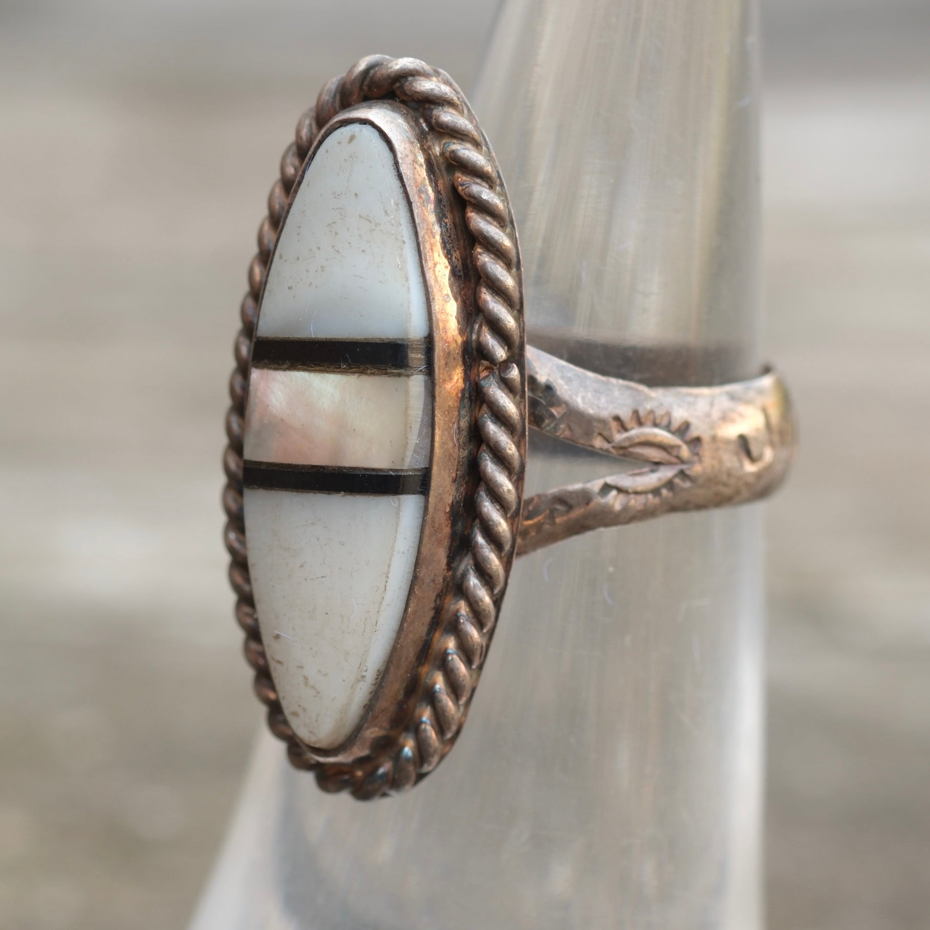 Vintage Sterling mother Of Pearl and Onyx Inlay Ring 5.25