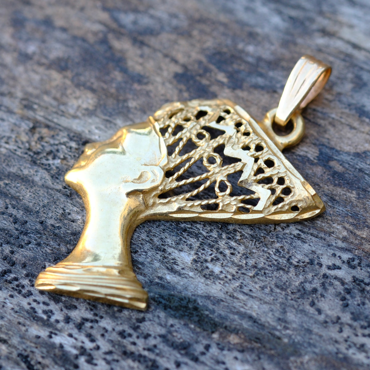 Vintage 14K Gold Nefertiti Pendant 1"