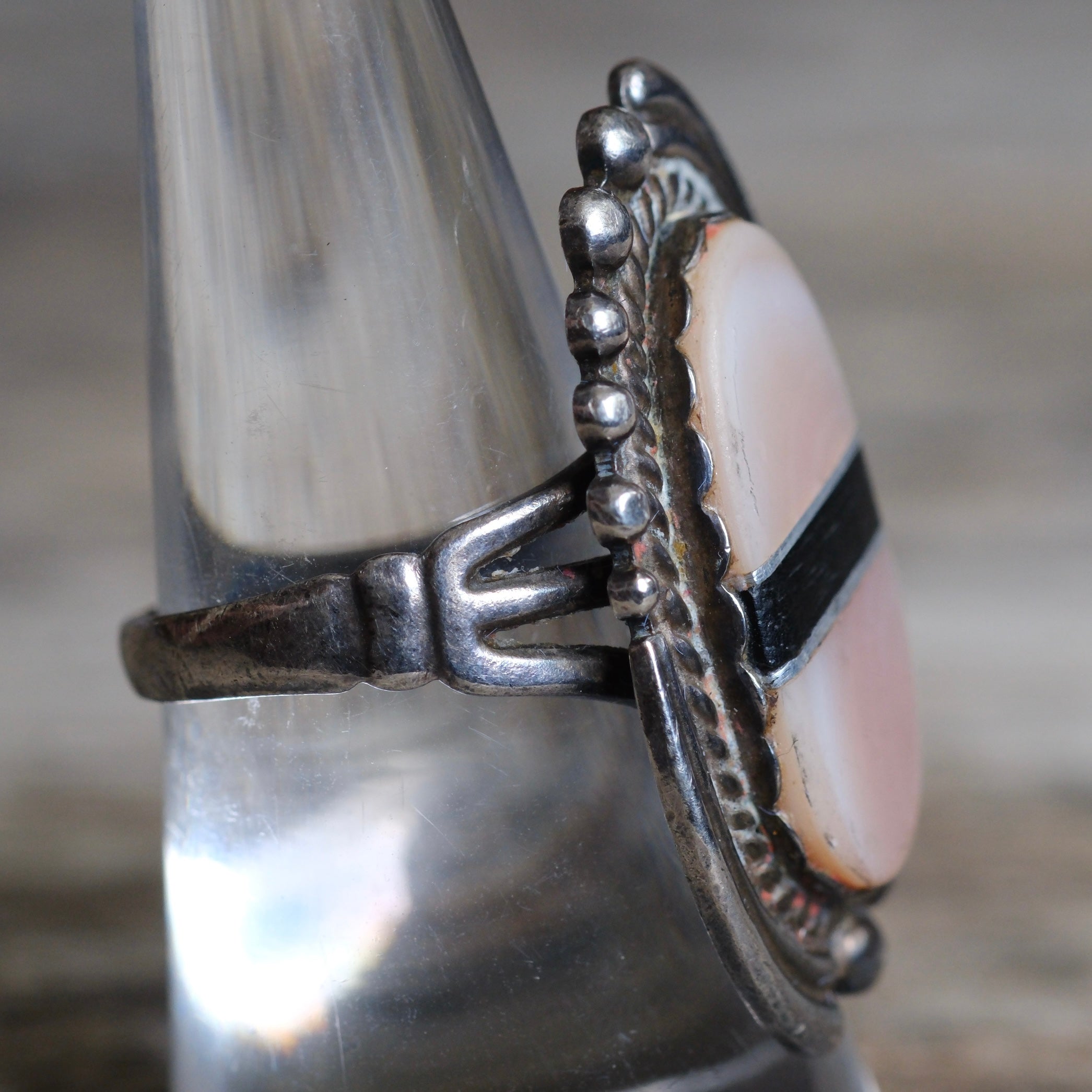 Vintage Sterling Mother of Pearl and Onyx Inlay Ring 8.25
