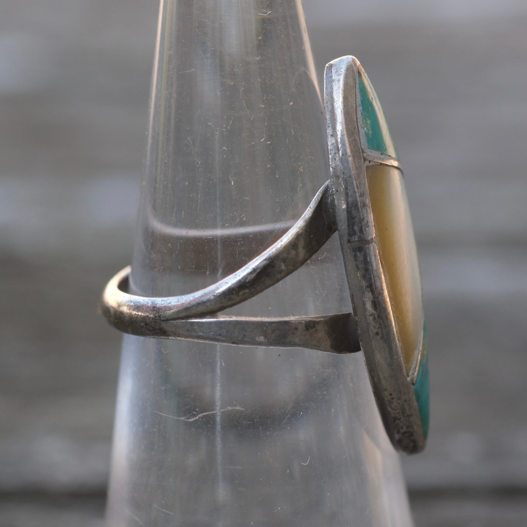 Vintage Sterling Turquoise and Mother Of Pearl Inlay Ring 5.25