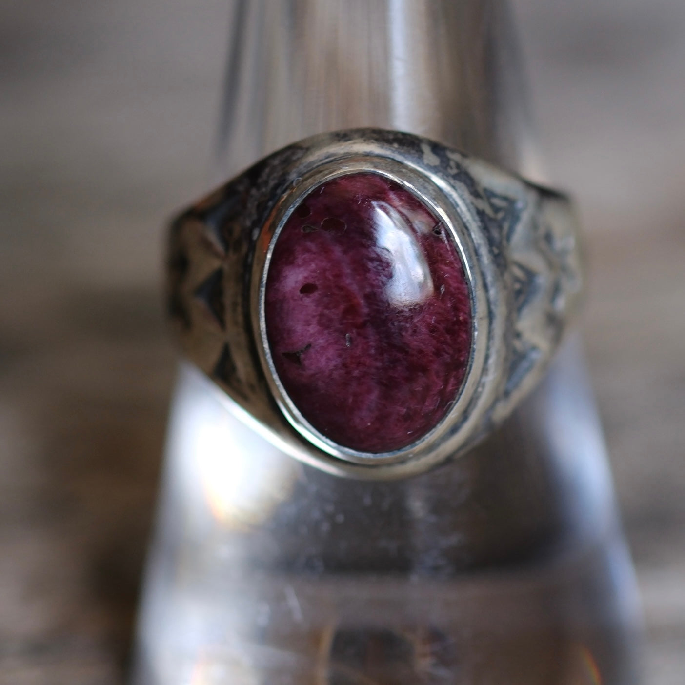 Vintage Sterling Purple Spiny Oyster Stamped Arrows Ring 8.5