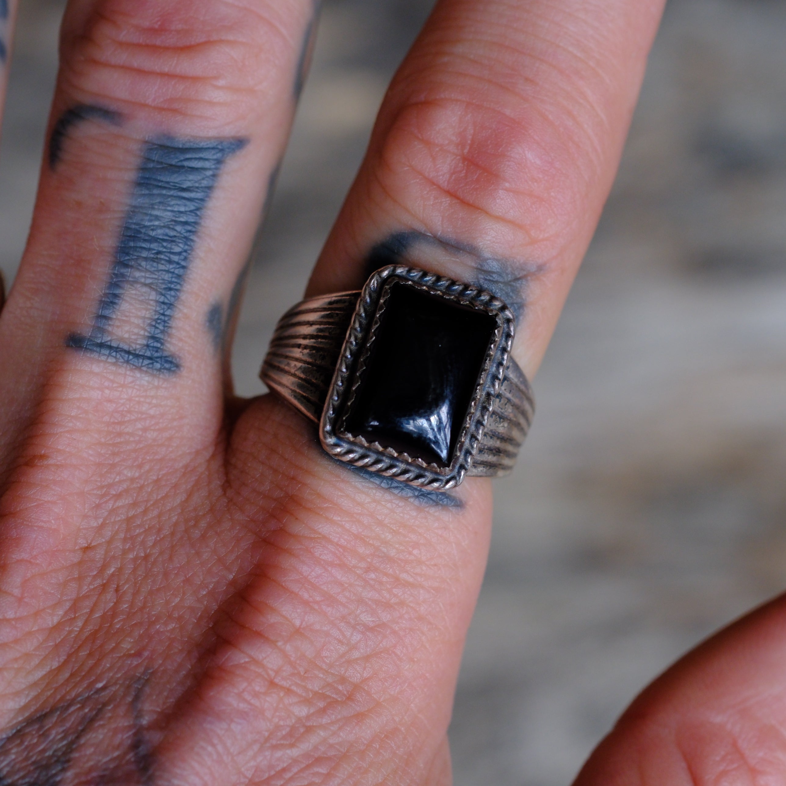 Vintage Sterling Onyx Ribbed Band Ring 10.25