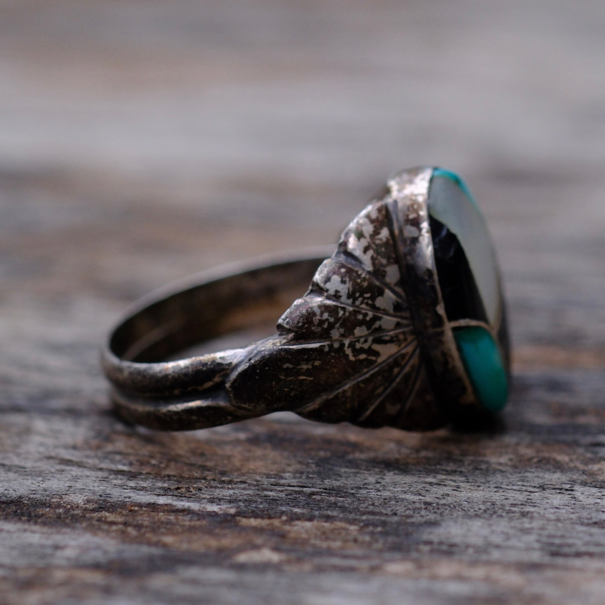 Vintage Sterling Multi Stone Inlay Ribbed Band Ring 7