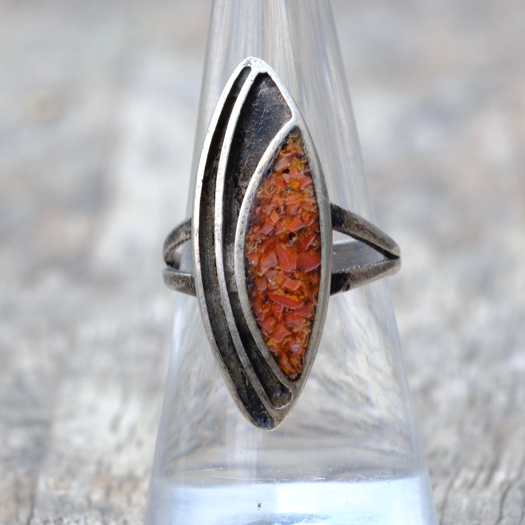 Vintage Sterling Silver Crushed Coral Inlay Shield Ring 7.5