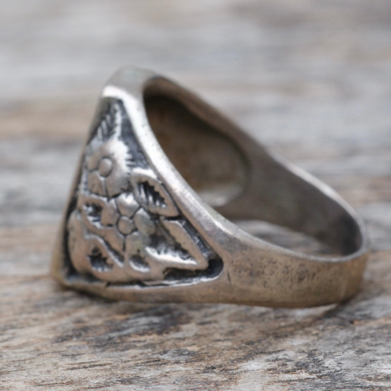 Vintage Sterling Mother Of Pearl and Spiny Oyster Inlay Floral Ring 9.5