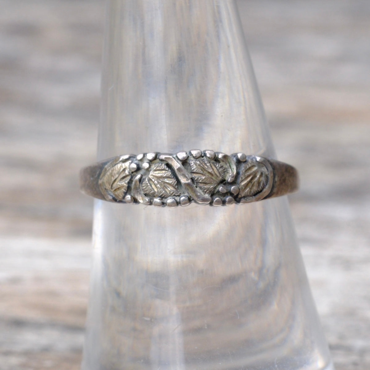 Vintage Sterling Leaf Band Ring 7.5