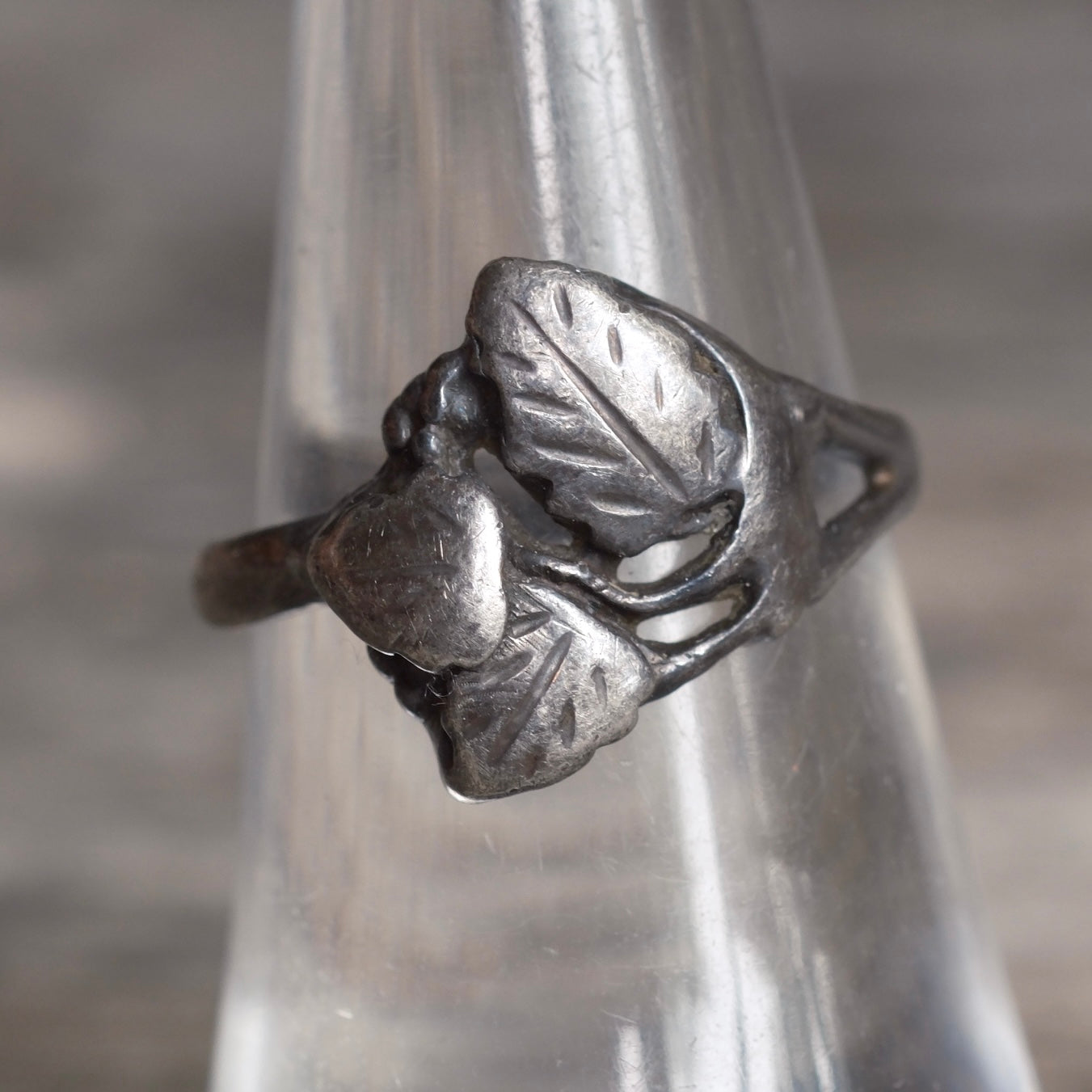 Vintage Sterling Silver Leaf Ring 7.25