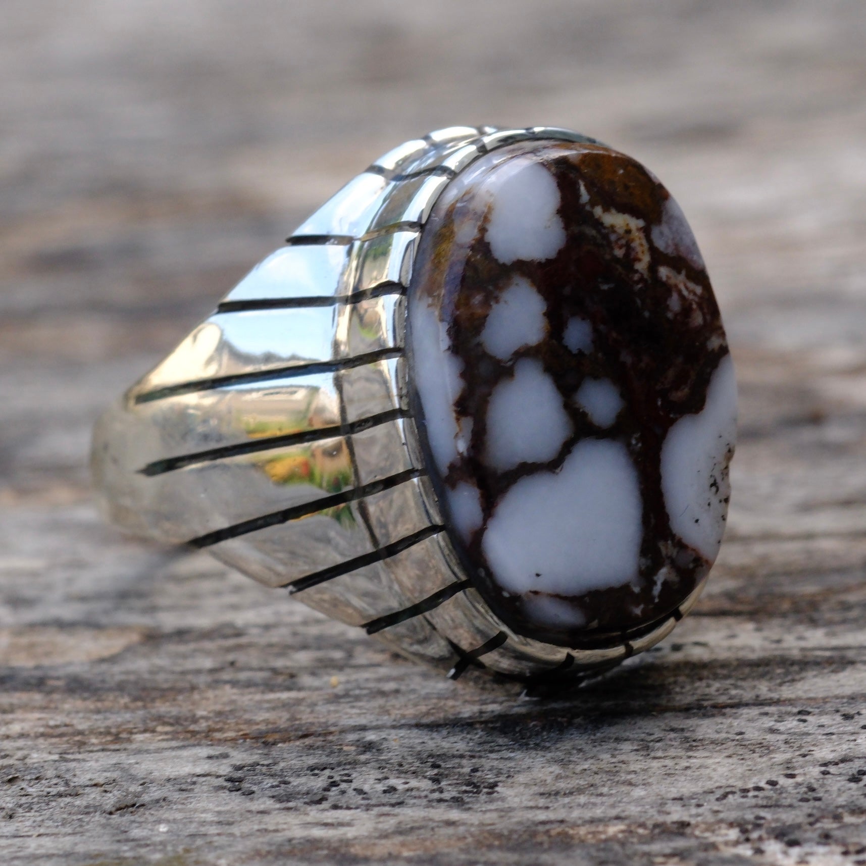 Vintage Sterling White Buffalo Ribbed Band Ring 10.25