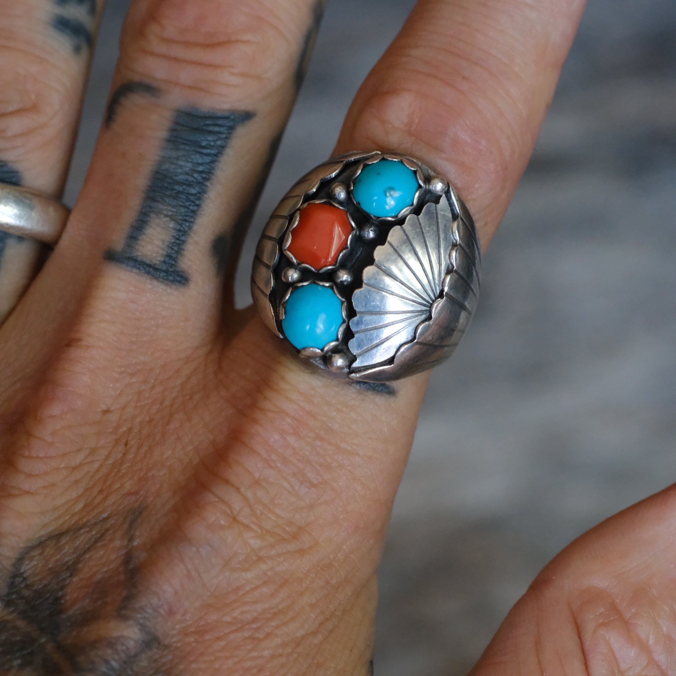 Vintage Sterling Turquoise and Coral Ribbed Band Ring 11.75