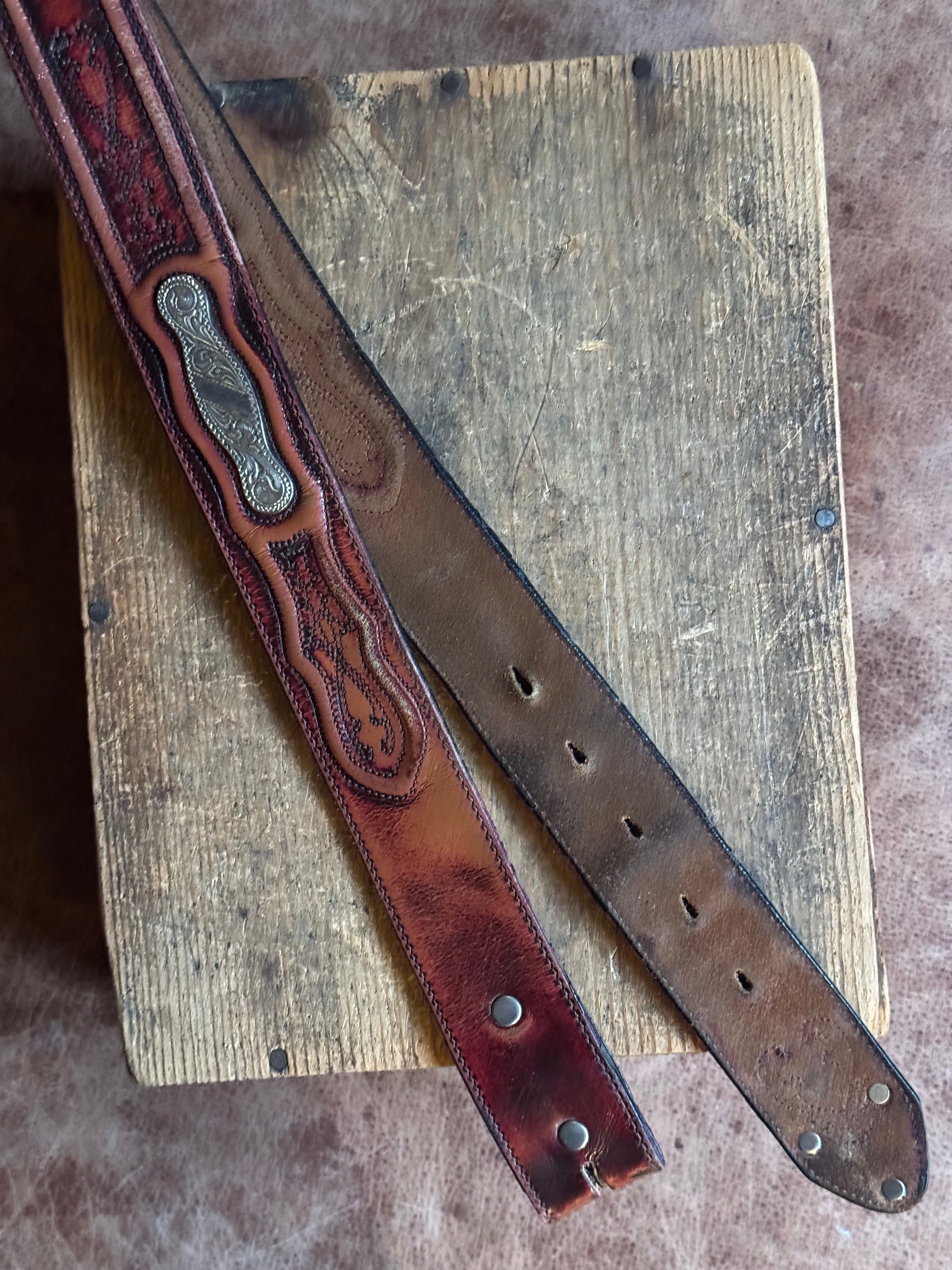 Vintage Western Style Leather Silver Tone Detailed Belt