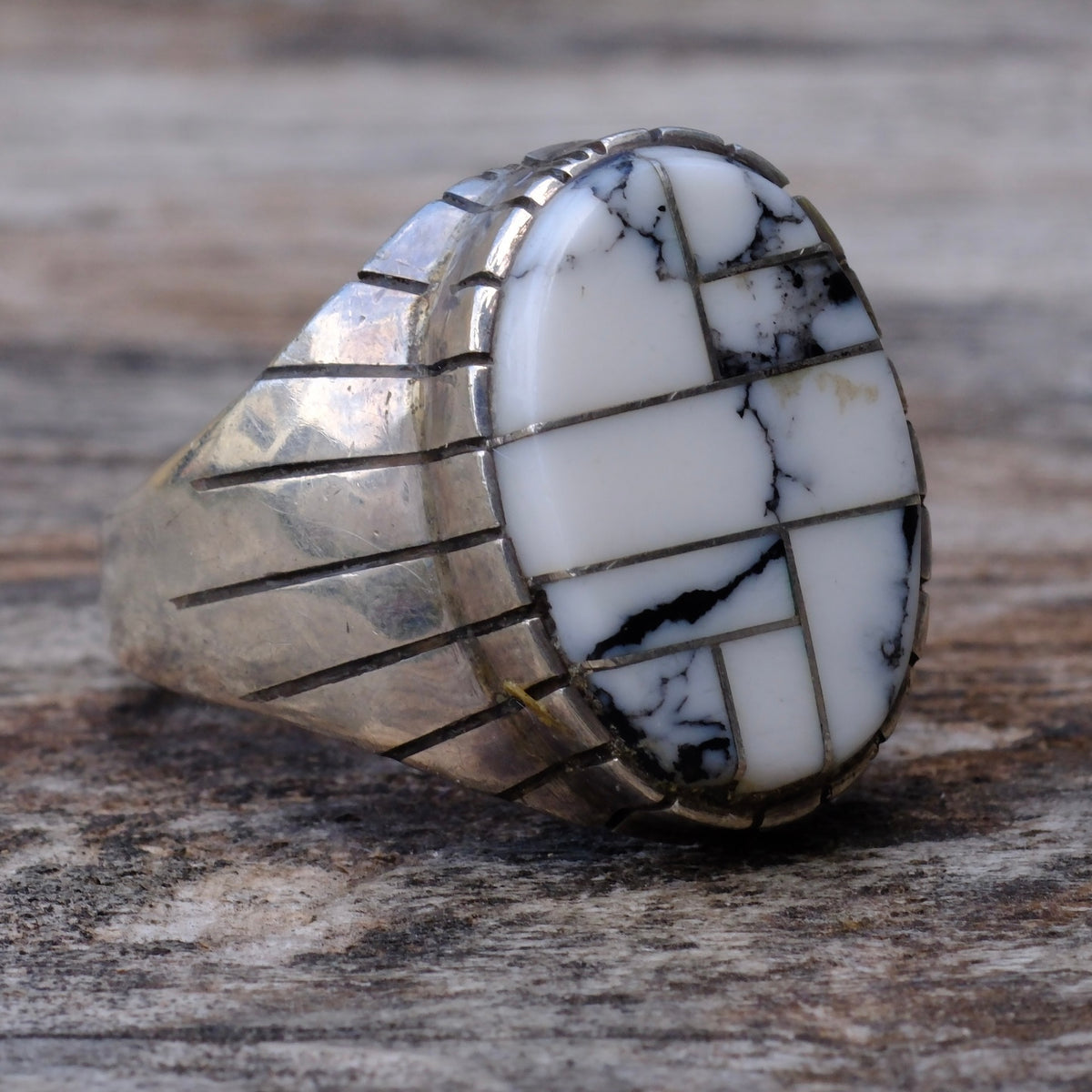Vintage Sterling White Buffalo Inlay Ribbed Band Ring 9.75