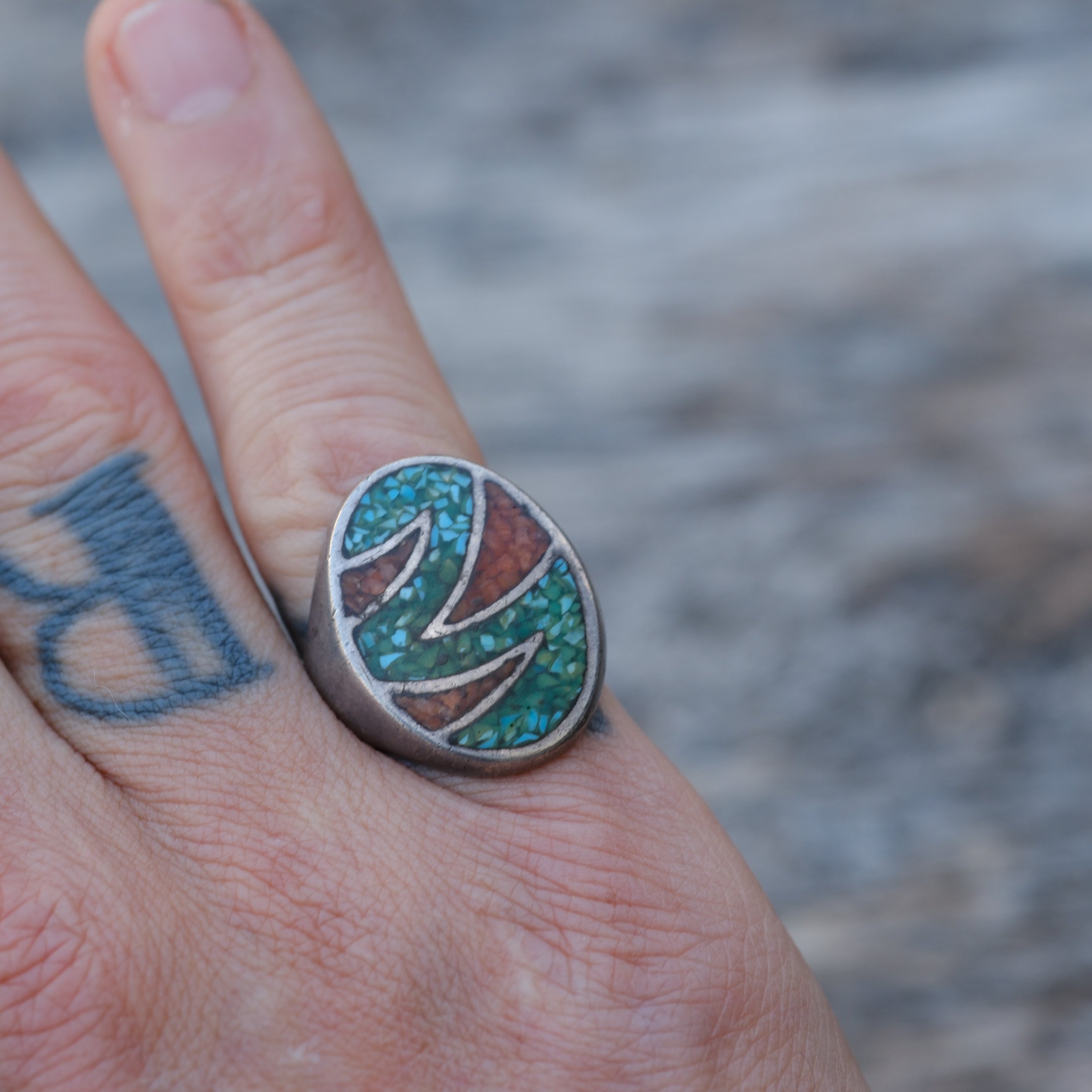 Vintage Sterling Crushed Turquoise and Coral Inlay Ring 7.75