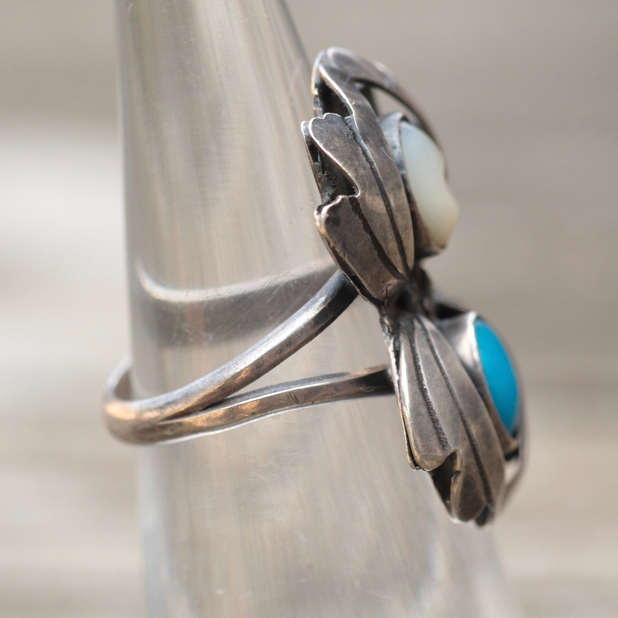 Vintage Sterling Turquoise and Mother Of Pearl Ring 5