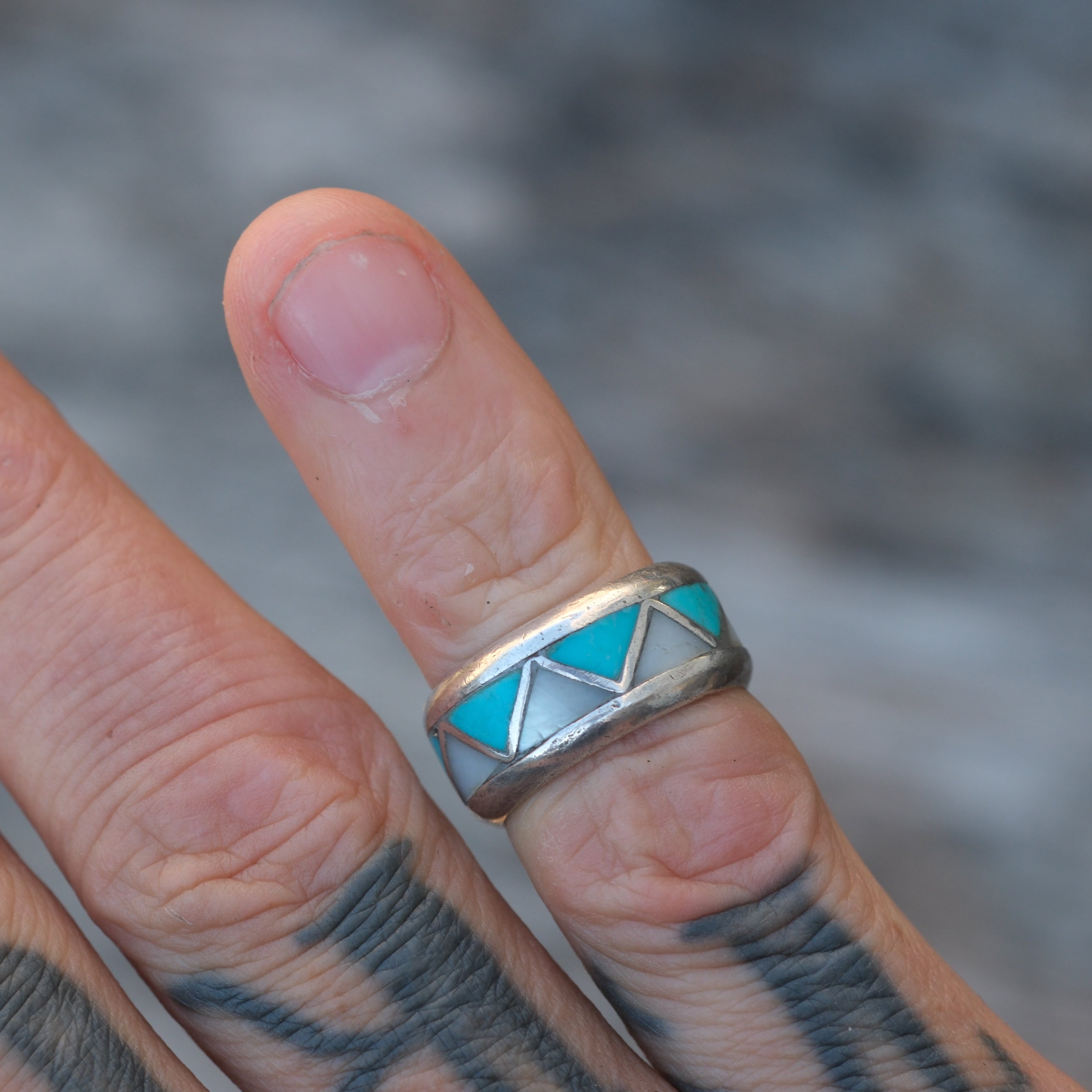 Vintage Sterling Turquoise and Mother Of Pearl Inlay Band Ring 4