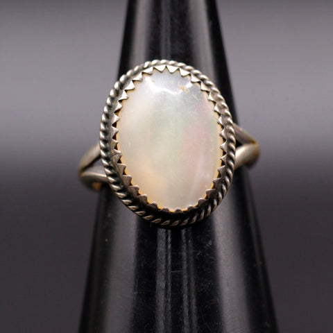 Vintage Sterling Mother Of Pearl Ring 4.25