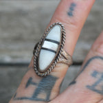 Vintage Sterling mother Of Pearl and Onyx Inlay Ring 5.25