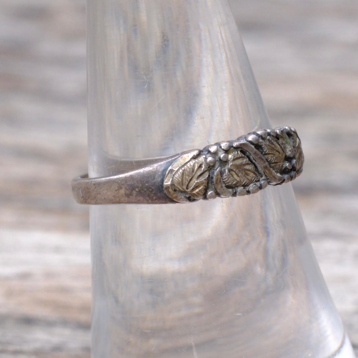 Vintage Sterling Leaf Band Ring 7.5